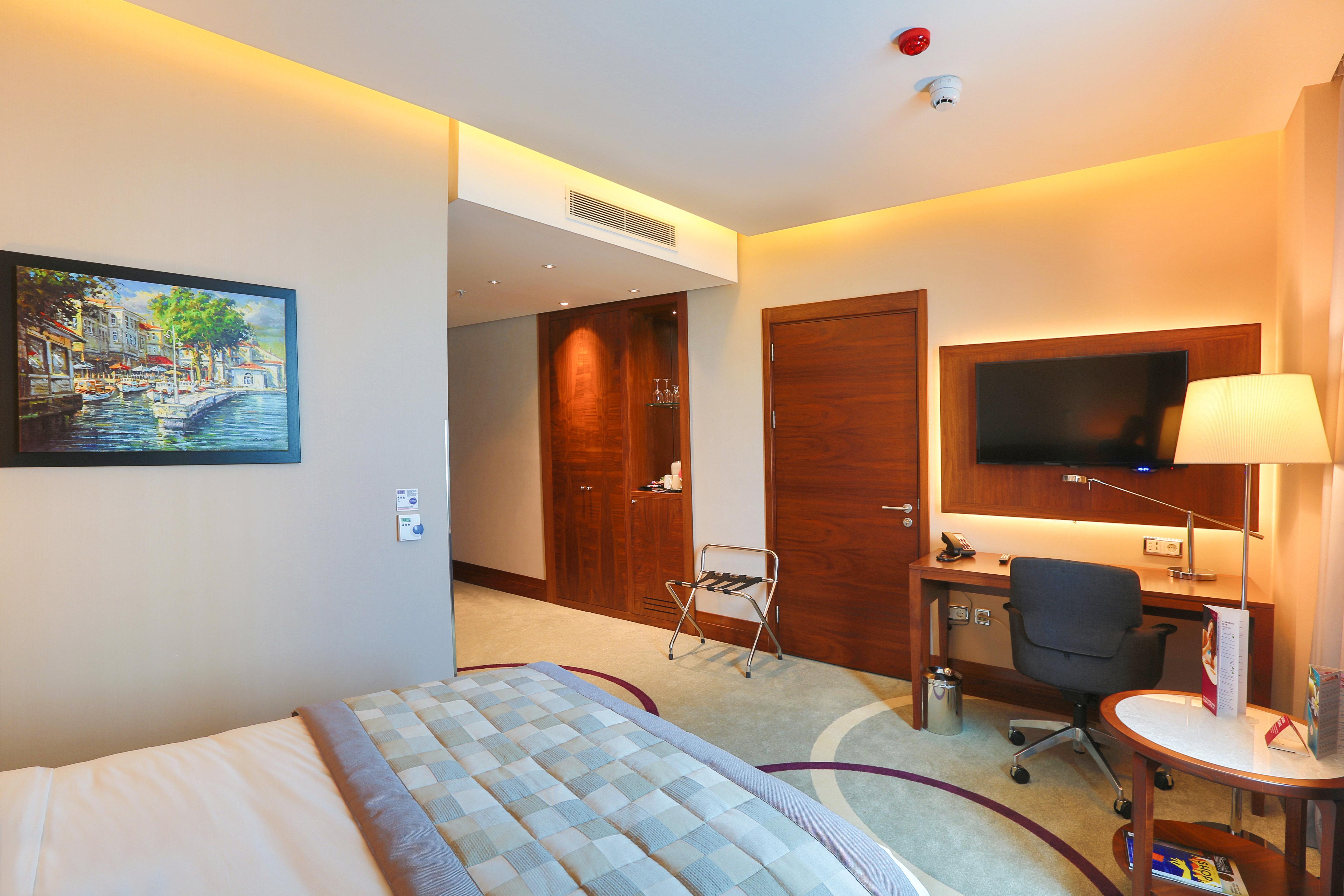 คราวน์ พลาซา อิสตันบูล ออร์ยาพาร์ค Hotel ภายนอก รูปภาพ
