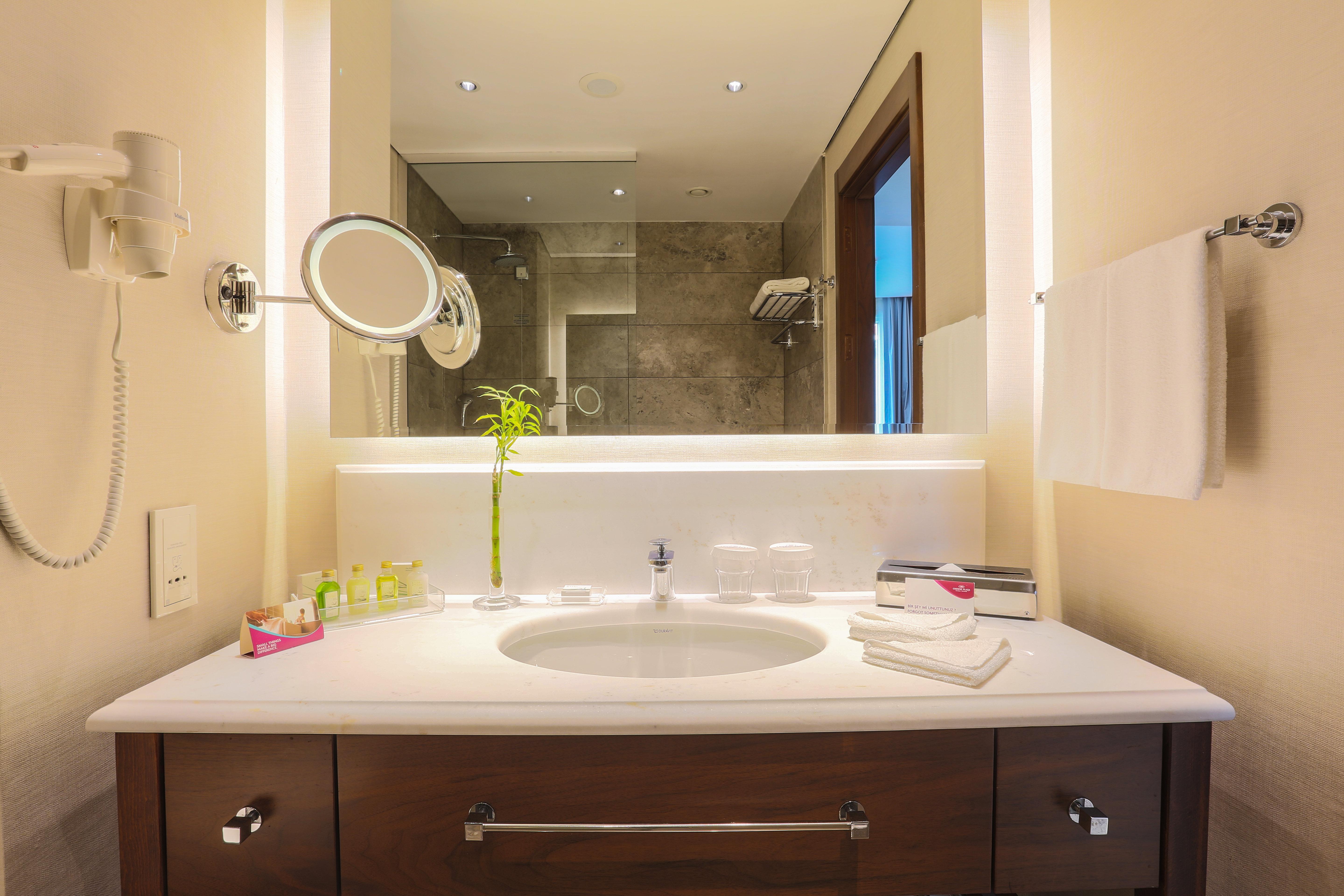 คราวน์ พลาซา อิสตันบูล ออร์ยาพาร์ค Hotel ภายนอก รูปภาพ