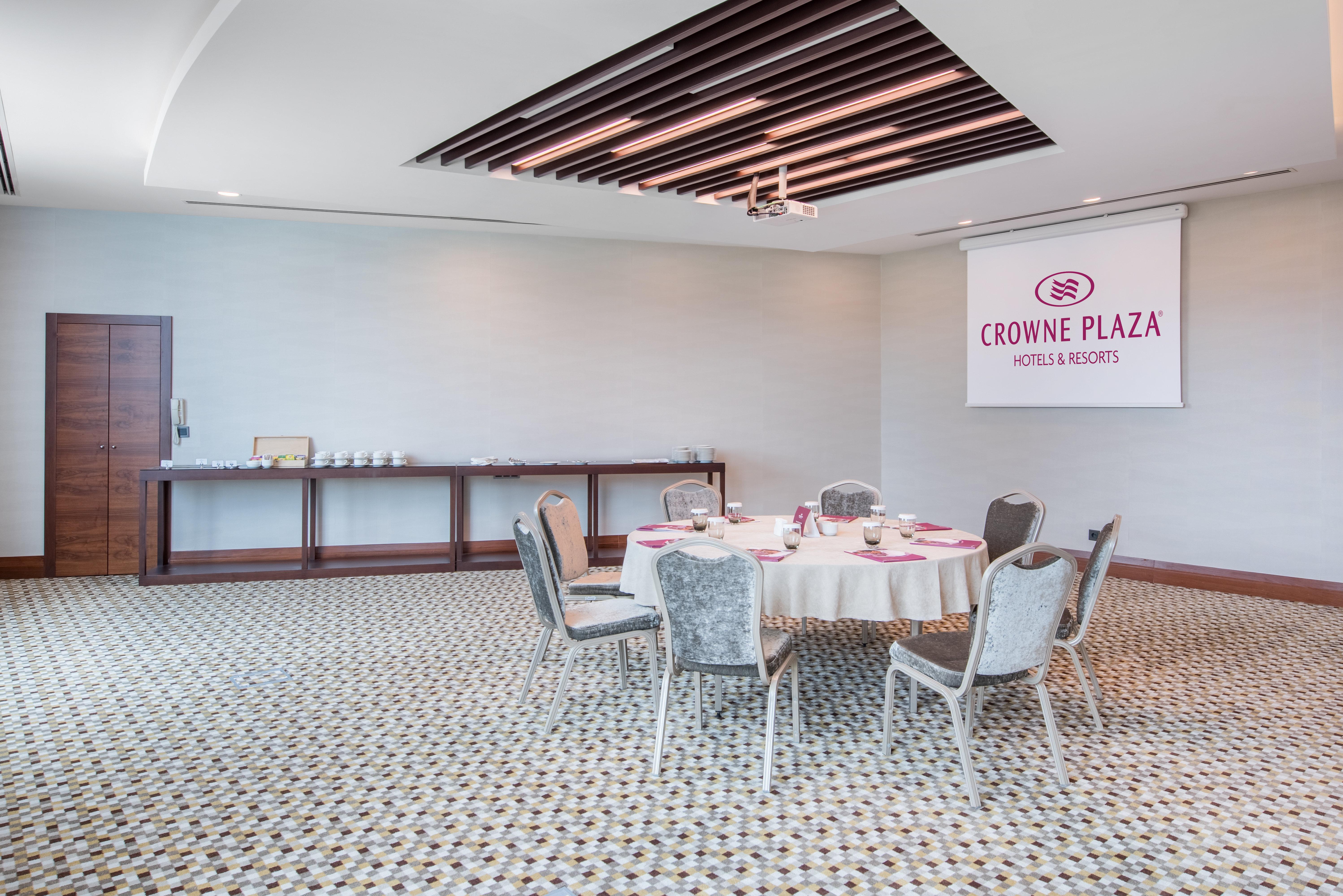 คราวน์ พลาซา อิสตันบูล ออร์ยาพาร์ค Hotel ภายนอก รูปภาพ