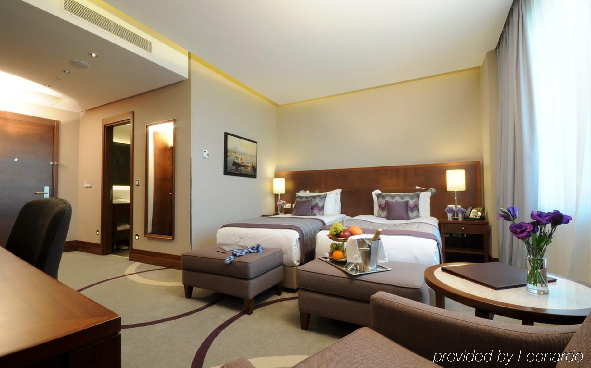 คราวน์ พลาซา อิสตันบูล ออร์ยาพาร์ค Hotel ภายนอก รูปภาพ